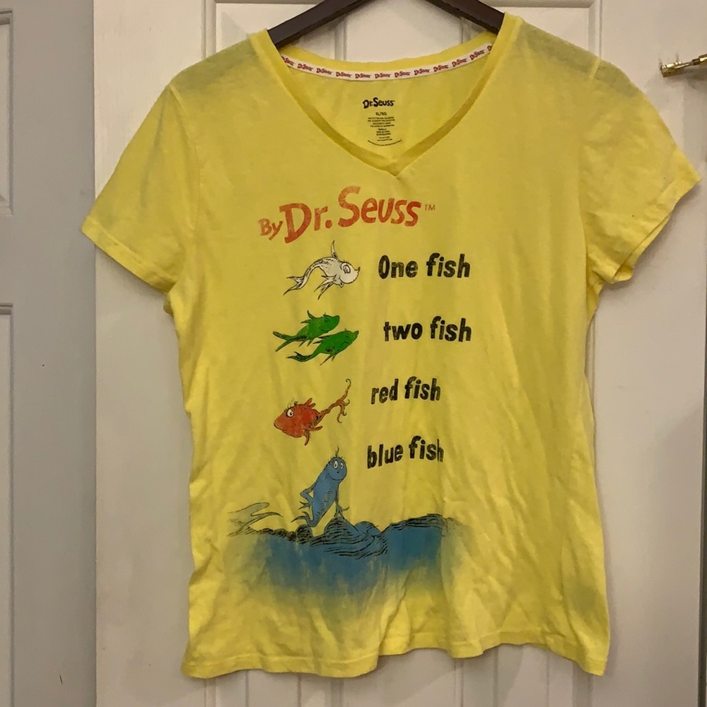 😍 2/$29 Dr. Seuss One Fish Two Fish Red Fish Blue Fish Tee XL